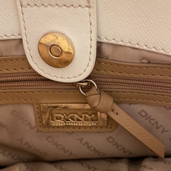 DKNY white handbag. Gold hardware. Strap and storage bag included. - Picture 7 of 8